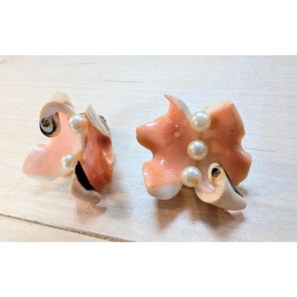 Vintage 60s Shell Pearl Clip On Earrings